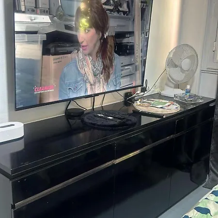 Pour Deux Face A La Tour Eiffel *