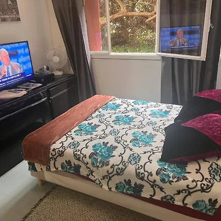 Pour Deux Face A La Tour Eiffel *