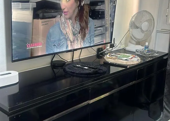 Pour Deux Face A La Tour Eiffel *