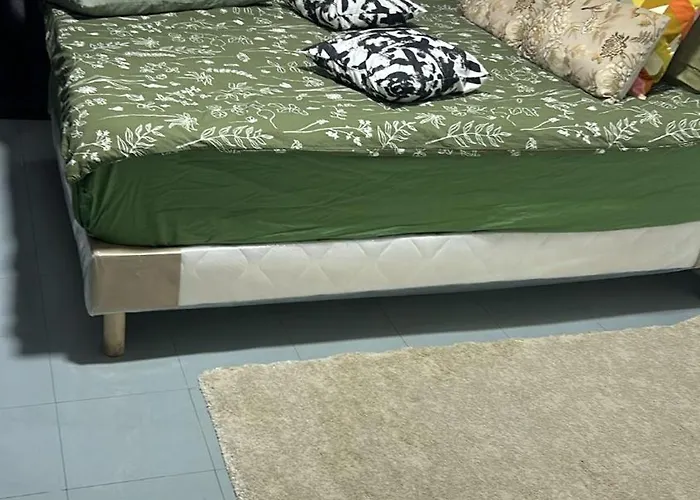 Pour Deux Face A La Tour Eiffel * Paris